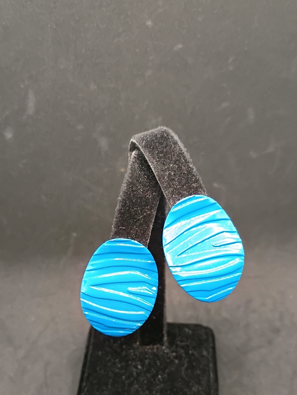 Vintage Bright Blue Textured Oval Clip On Earrings